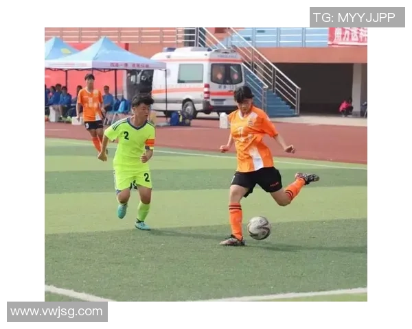 足球温指导助你提升技战术水平与团队协作能力的全面解析与实战经验分享